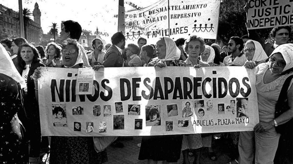 Manifestation des grands-mères plaza de Mayo.