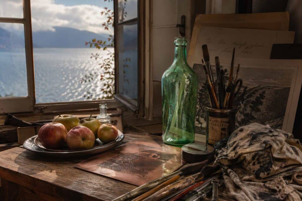 Le peintre célèbre du village voisin entre art et oubli