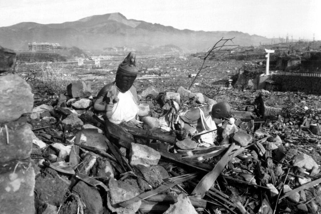 Mémoire de la bombe atomique à travers les arbres de Nagasaki